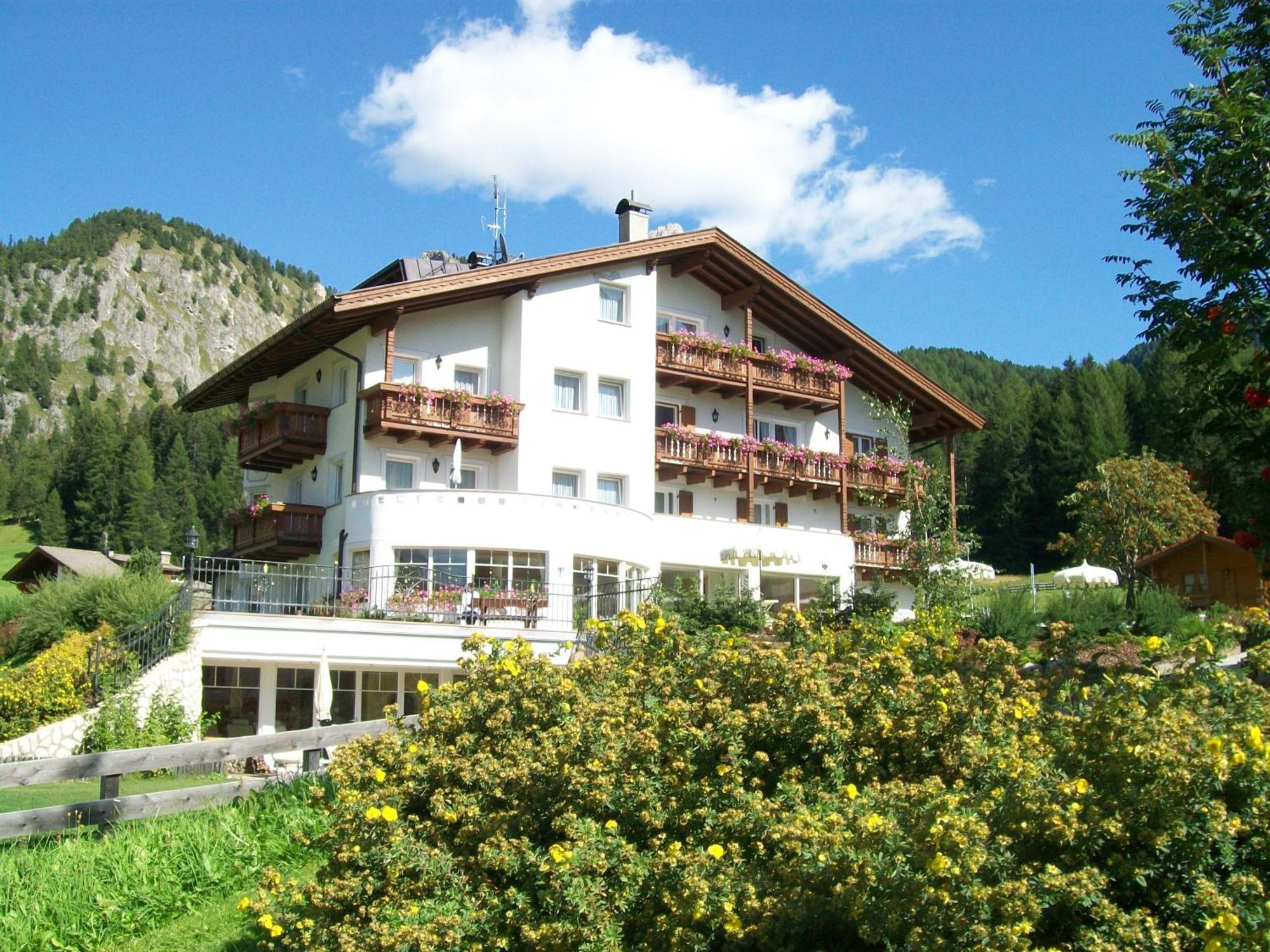 Garni Villa Erna Selva di Val Gardena Ngoại thất bức ảnh